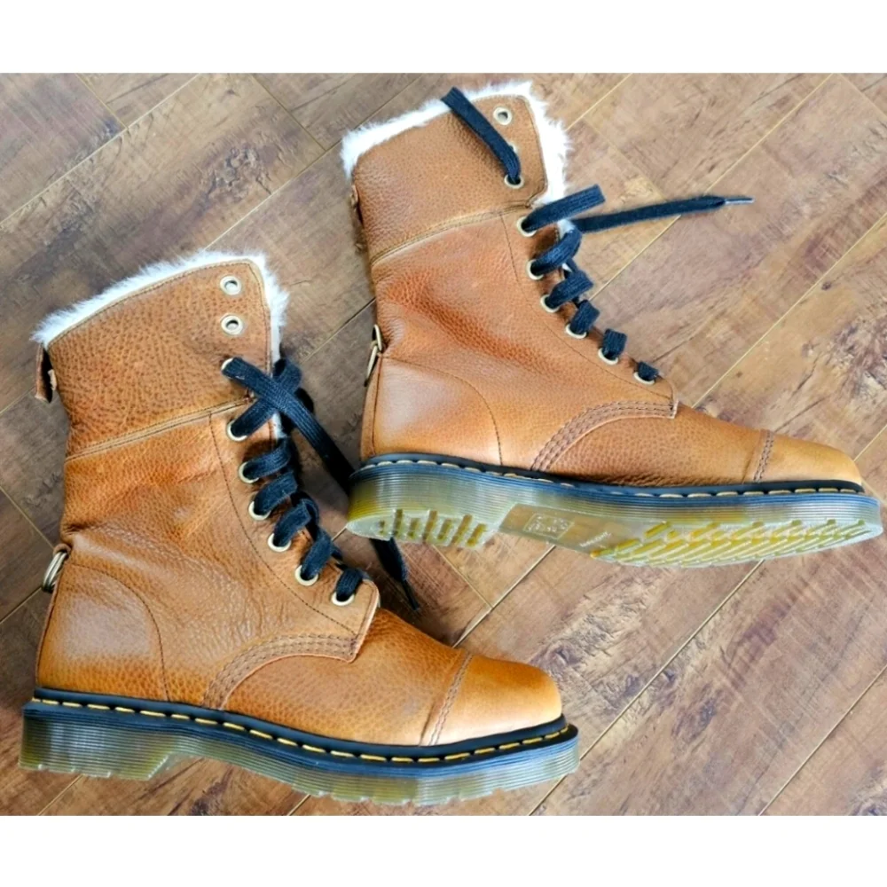 DR. MARTENS Aimilita FL Fur-Lined GRIZZLY LEATHER Boots TAN Sz US 10 - Picture 7 of 11